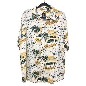 Green Bay Packers Button Up Hawaiian Shirt Sz L Short Sleeve Vtg NFL Christmas